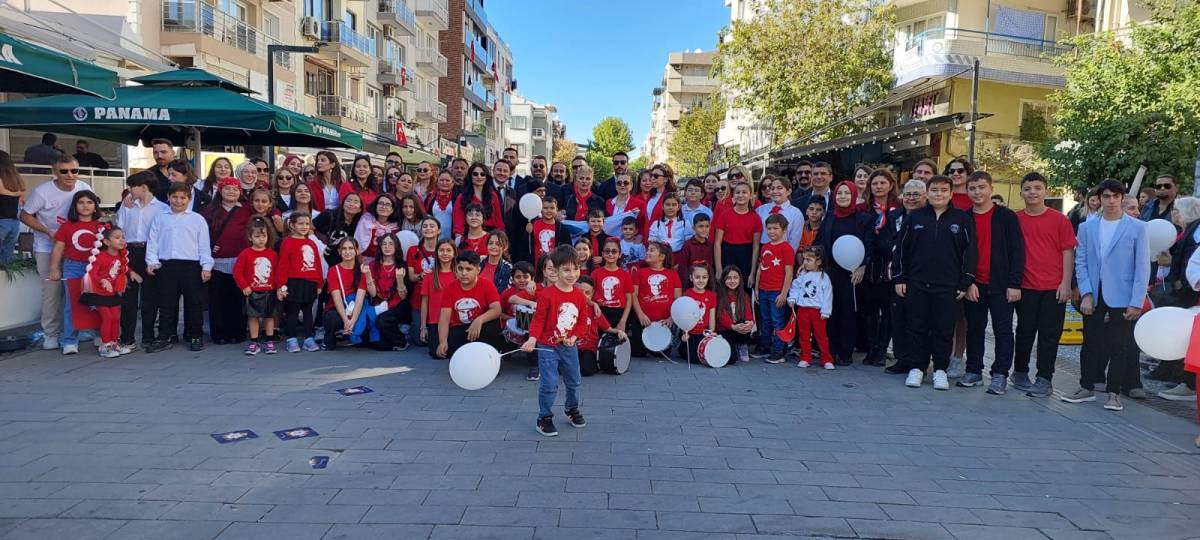 Buca Doğru Statü Koleji’nden Cumhuriyet Bayramı’na Coşkulu Kutlama