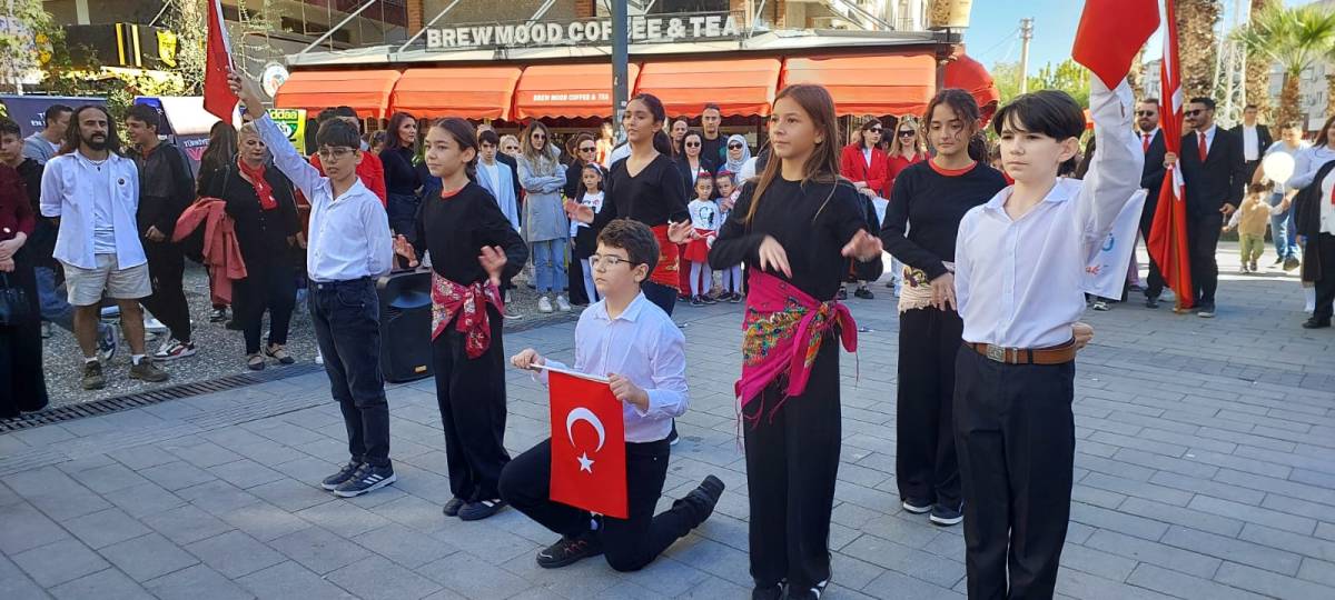 Buca Doğru Statü Koleji’nden Cumhuriyet Bayramı’na Coşkulu Kutlama