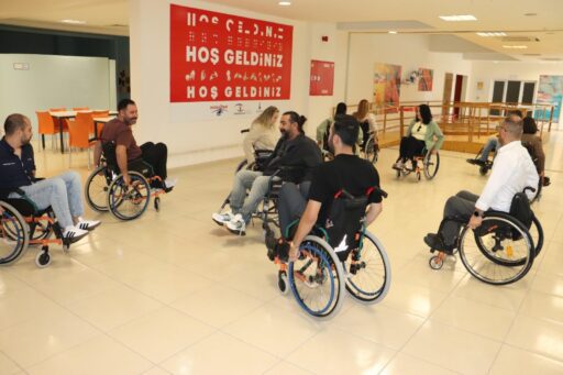 Buca Belediyesi Özel Gereksinimli Bireyler Danışma Merkezi personeli, hizmet kalitesini