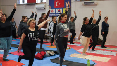 Buca Belediyesi’nin ücretsiz yoga, pilates ve zumba etkinlikleri kış döneminde
