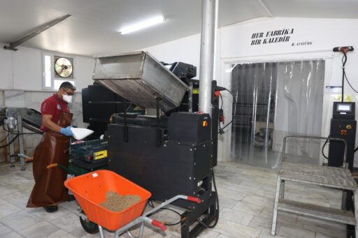 Büyükşehir Can Dostları Unutmuyor: 42 Ton Mama Üretildi