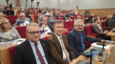 CHP’li meclis üyeleri Hidayet Petin ve Erdal Karagöz, İzmir İl