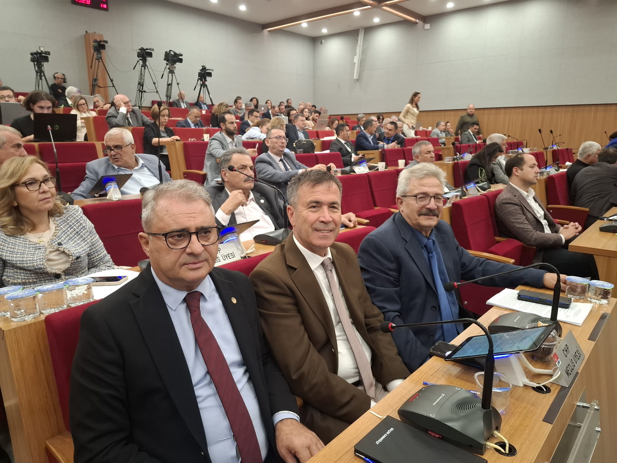 CHP’li meclis üyeleri Hidayet Petin ve Erdal Karagöz, İzmir İl