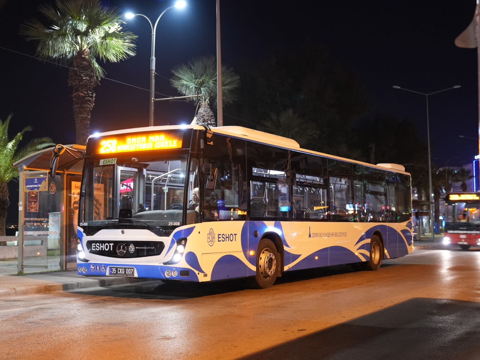 İzmir Büyükşehir Belediyesi, 29 Ekim Cumhuriyet Bayramı’nda toplu ulaşımı yüzde