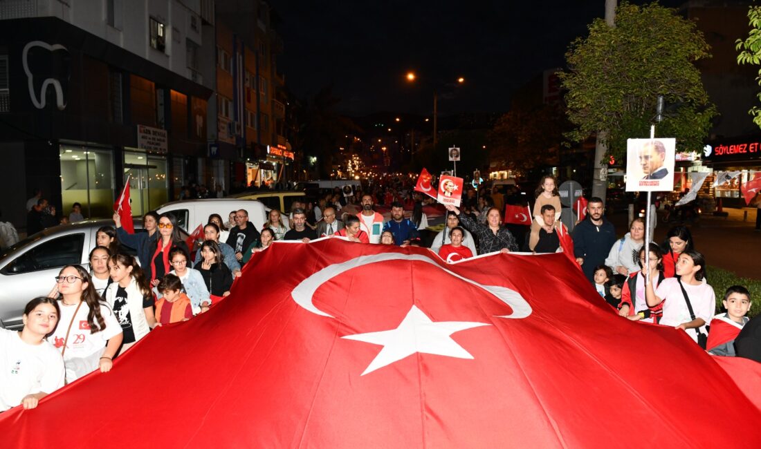 Çiğli’de Cumhuriyet Coşkusu! “İstiklâlden İstikbale Büyük Cumhuriyet Yürüyüşü”ne Büyük Katılım Çiğli’de Cumhuriyet’in 102. yılı coşkuyla kutlandı. “İstiklâlden İstikbale Büyük Cumhuriyet