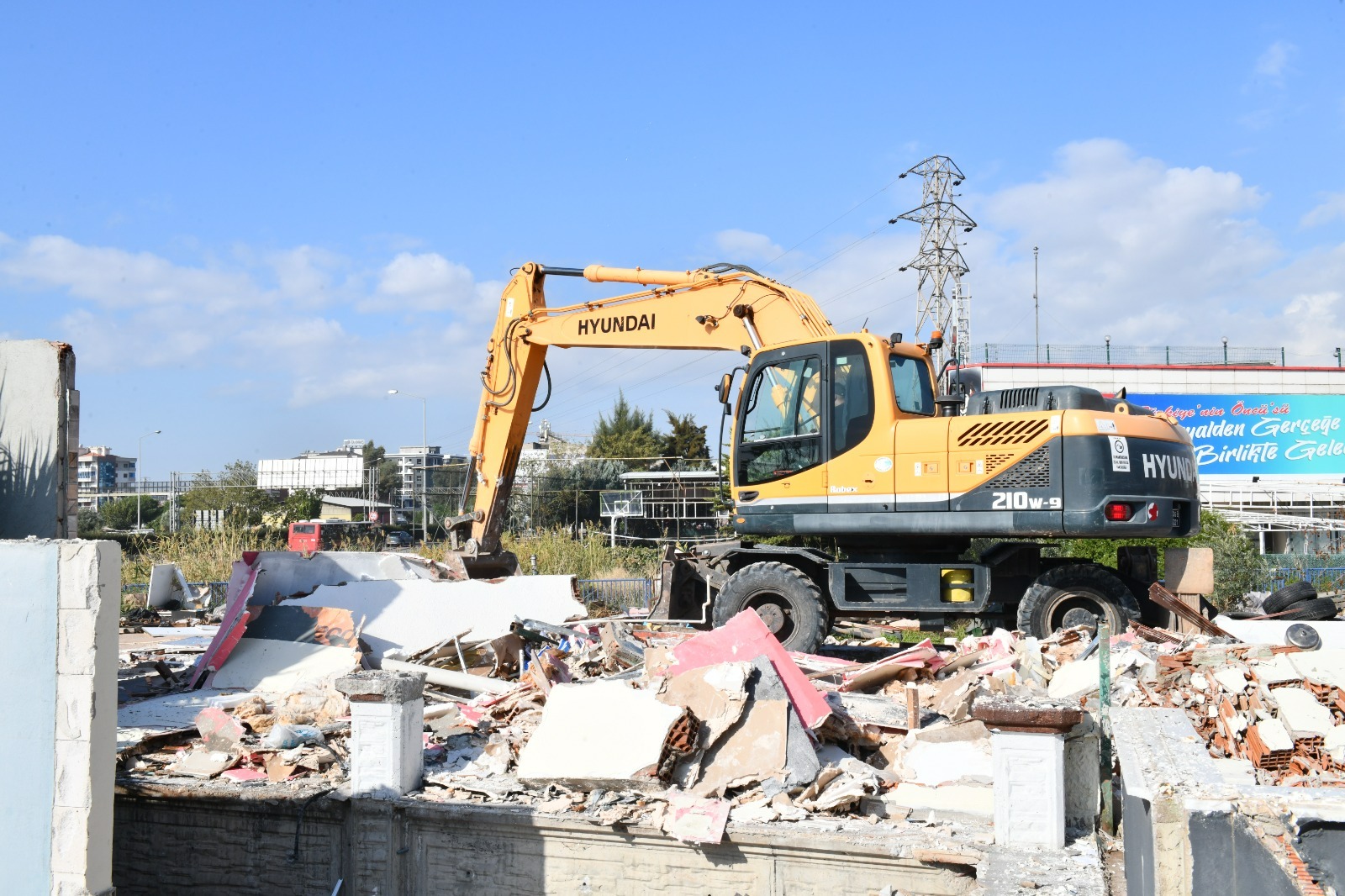 Çiğli’de Yeşil Dönüşüm Ve Cumhuriyet Coşkusu Bir Arada