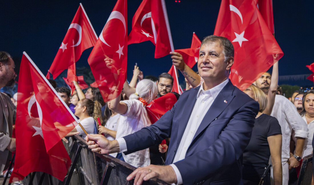 İzmir Büyükşehir Belediyesi, Cumhuriyet’in 102. yılı kutlamaları kapsamında “Cumhuriyet Her