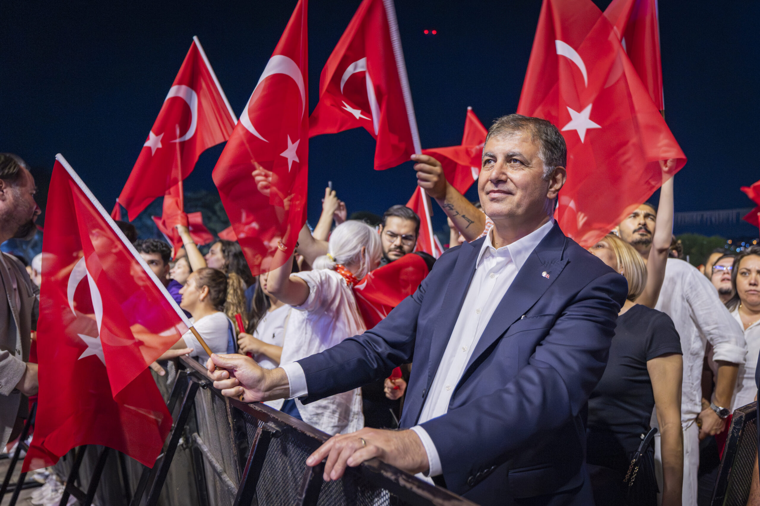 İzmir Büyükşehir Belediyesi, Cumhuriyet’in 102. yılı kutlamaları kapsamında “Cumhuriyet Her