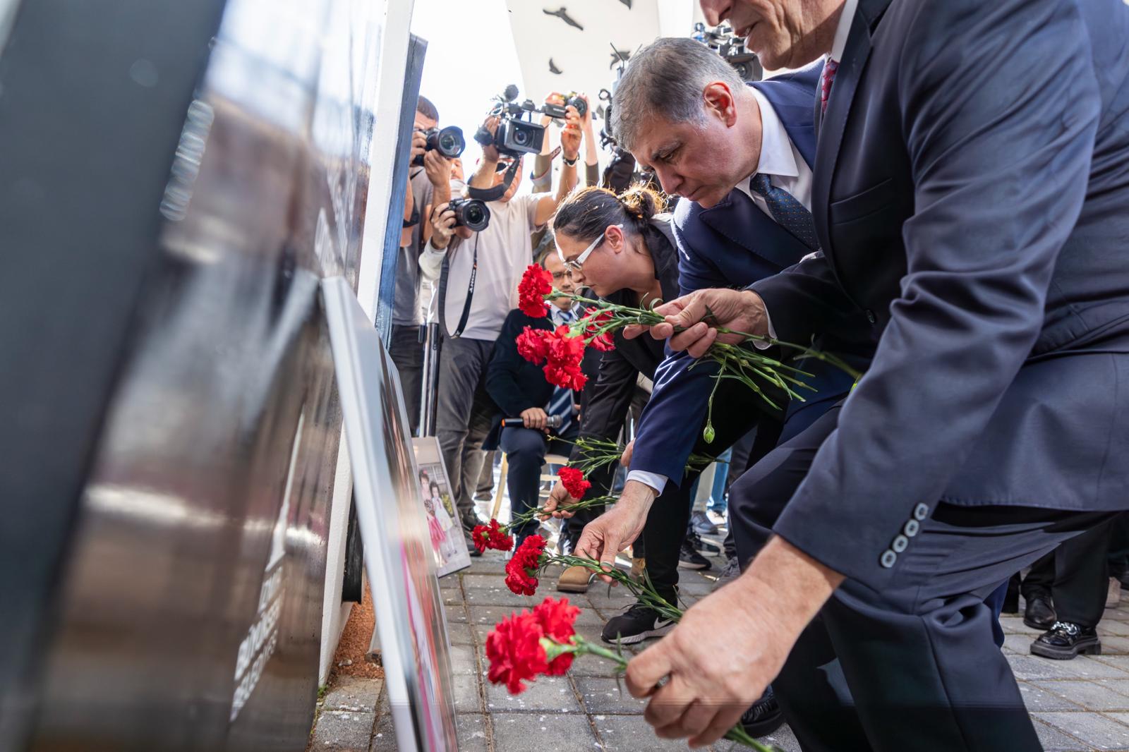 İzmir Büyükşehir Belediye Başkanı Cemil Tugay, 30 Ekim depremi anmasında