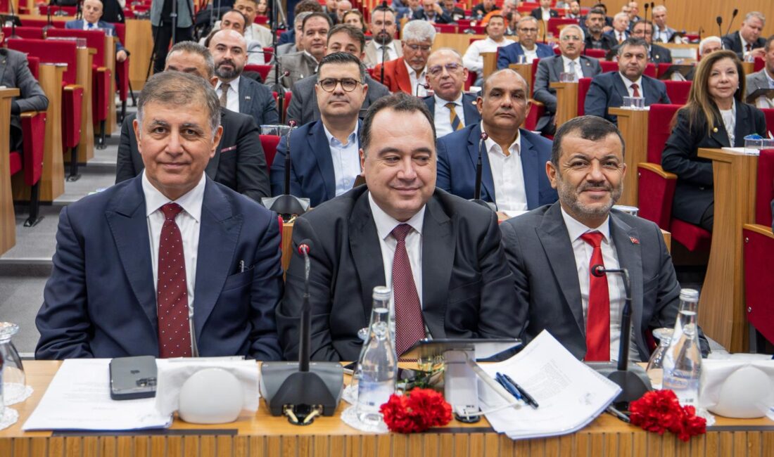 Ege Belediyeler Birliği’nin İzmir’deki olağan meclis toplantısında konuşan İzmir Büyükşehir