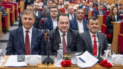 Ege Belediyeler Birliği’nin İzmir’deki olağan meclis toplantısında konuşan İzmir Büyükşehir