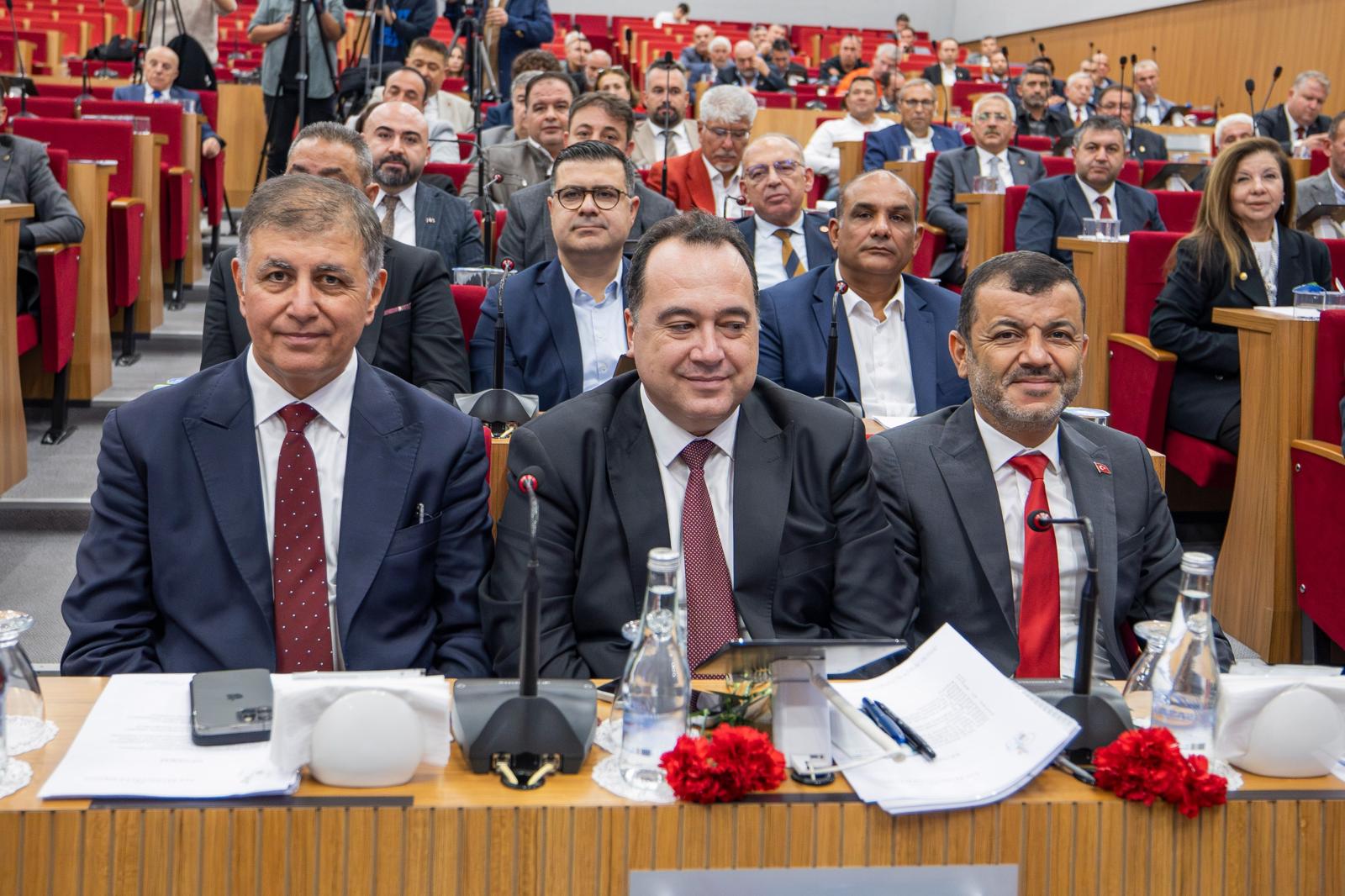 Ege Belediyeler Birliği’nin İzmir’deki olağan meclis toplantısında konuşan İzmir Büyükşehir