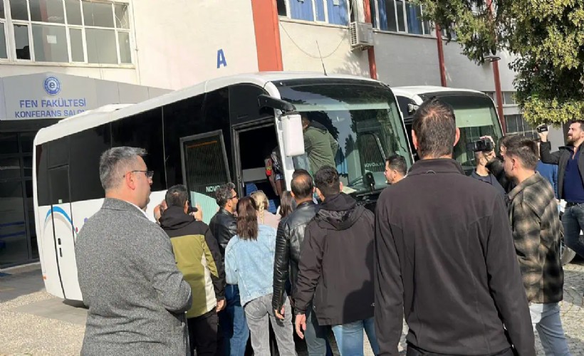 Ege Üniversitesi’nde Adalet Bakanı Yılmaz Tunç’un katıldığı tören öncesi protesto