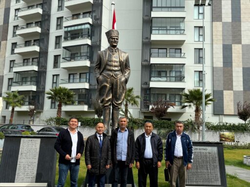 Ege Üniversitesi ile Kazakistan’dan gelen akademisyenler, Türk Dünyasında dil birliği