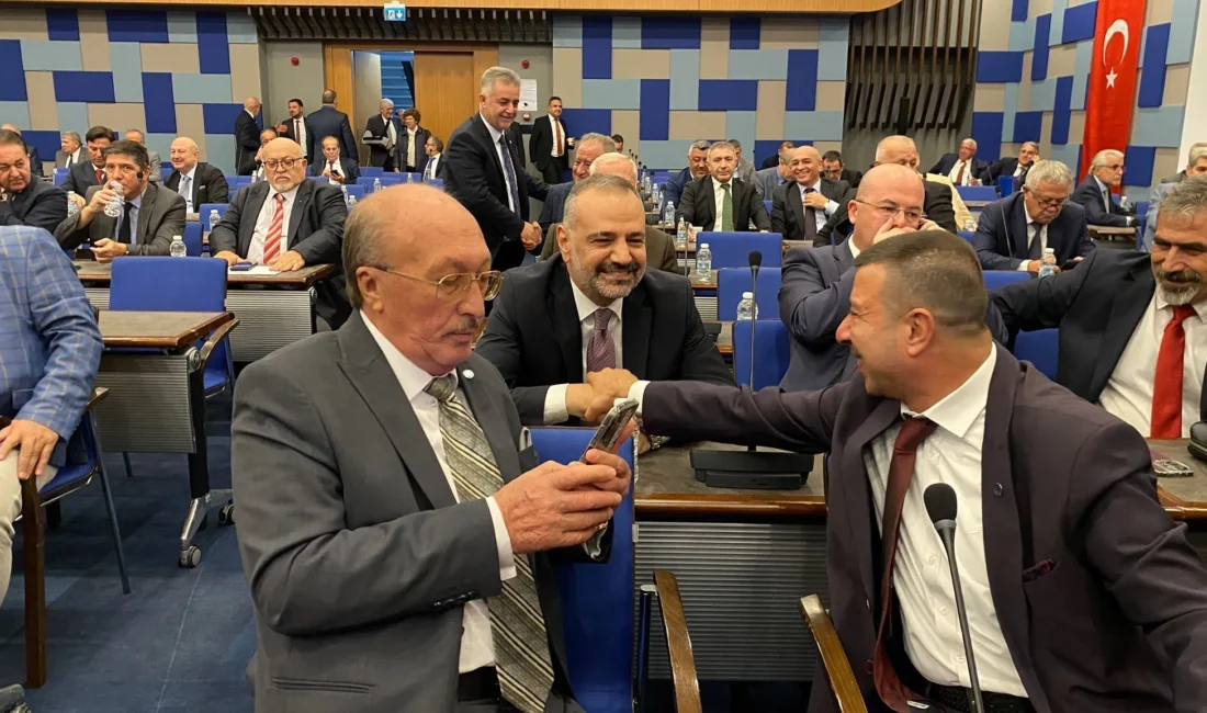 Ev hapsindeki Şenol Aslanoğlu mecliste sürpriz yaptı! Mahkeme izin verdi, savcılık iptal ettirdi! Ev hapsindeki CHP İzmir İl eski Başkanı Şenol Aslanoğlu, özel