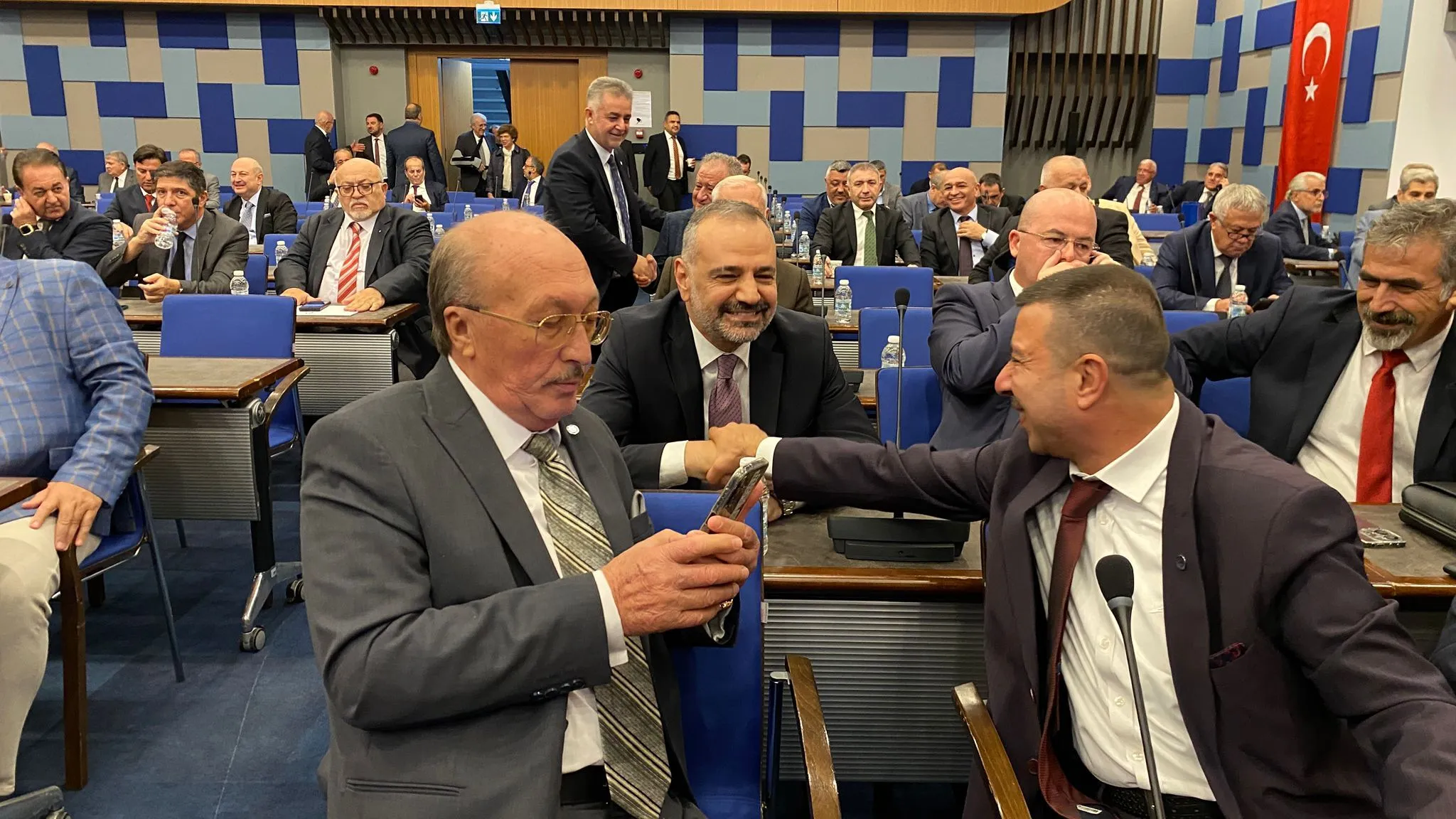 Ev hapsindeki CHP İzmir İl eski Başkanı Şenol Aslanoğlu, özel