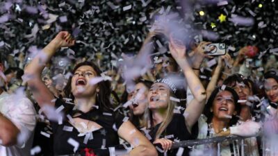 Aydın Büyükşehir Belediyesi’nin düzenlediği Aydınfest Gençlik Festivali’nin 3. gününe 60