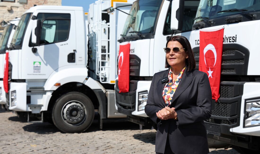 Foça Belediyesi’nden Tarihi Yatırım: 31 Milyon TL ile En Güçlü Filo Kuruldu! Başkan Fıçı: “Foça’nın Parası Foça’ya Harcanıyor” Foça Belediyesi, hizmet kalitesini artırmak için 31 milyon TL yatırım