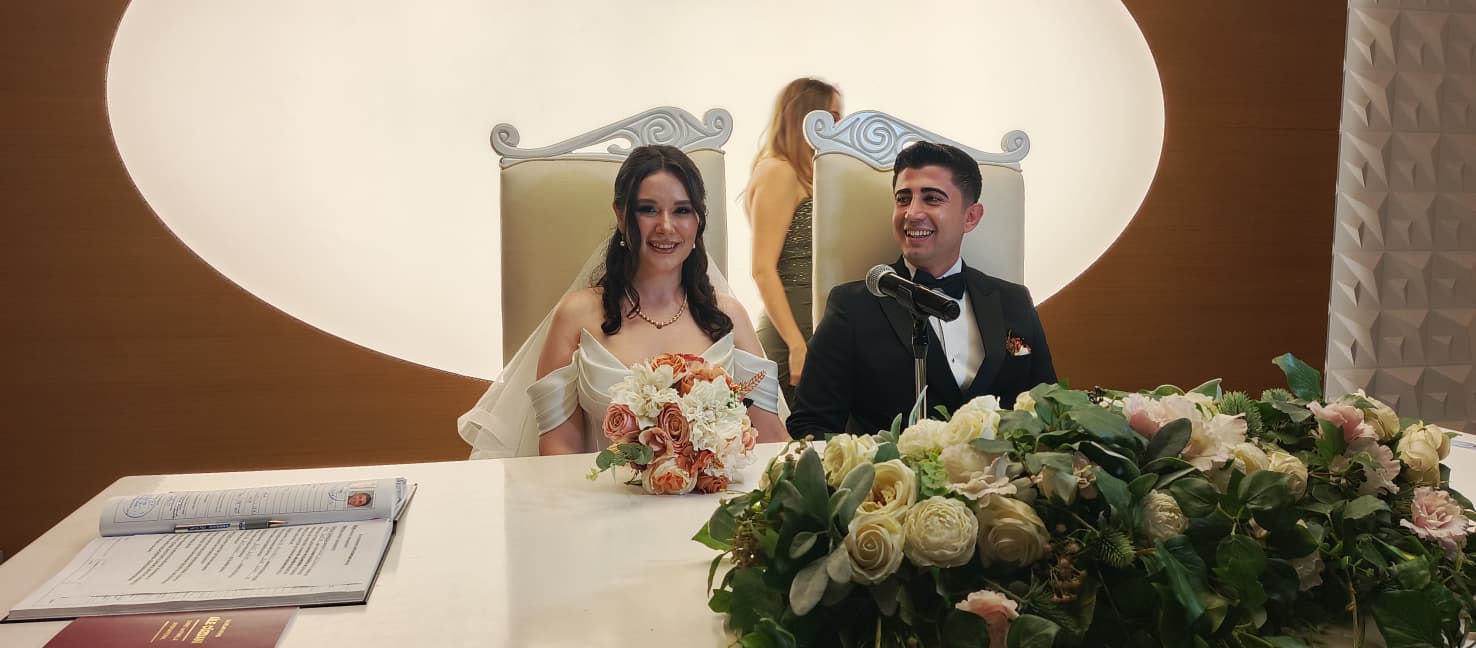Karşıyaka’da Yılın Nikahı: Fulya & Ömer Çifti Zübeyde Hanım Nikah Sarayı’nda “Evet” Dedi!