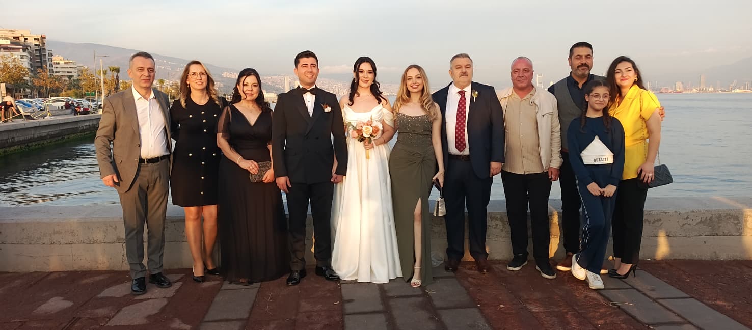 Karşıyaka’da Yılın Nikahı: Fulya & Ömer Çifti Zübeyde Hanım Nikah Sarayı’nda “Evet” Dedi!