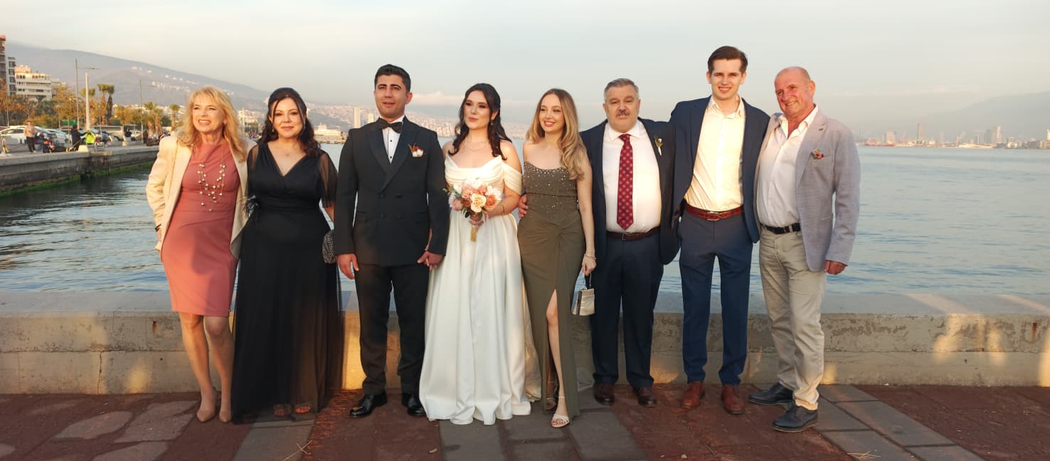 Karşıyaka’da Yılın Nikahı: Fulya & Ömer Çifti Zübeyde Hanım Nikah Sarayı’nda “Evet” Dedi!