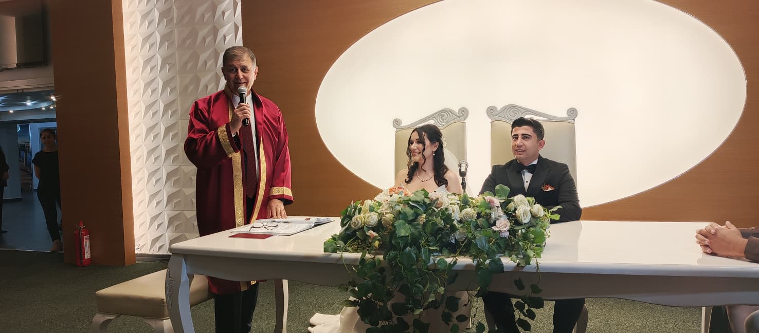 Karşıyaka’da Yılın Nikahı: Fulya & Ömer Çifti Zübeyde Hanım Nikah Sarayı’nda “Evet” Dedi!