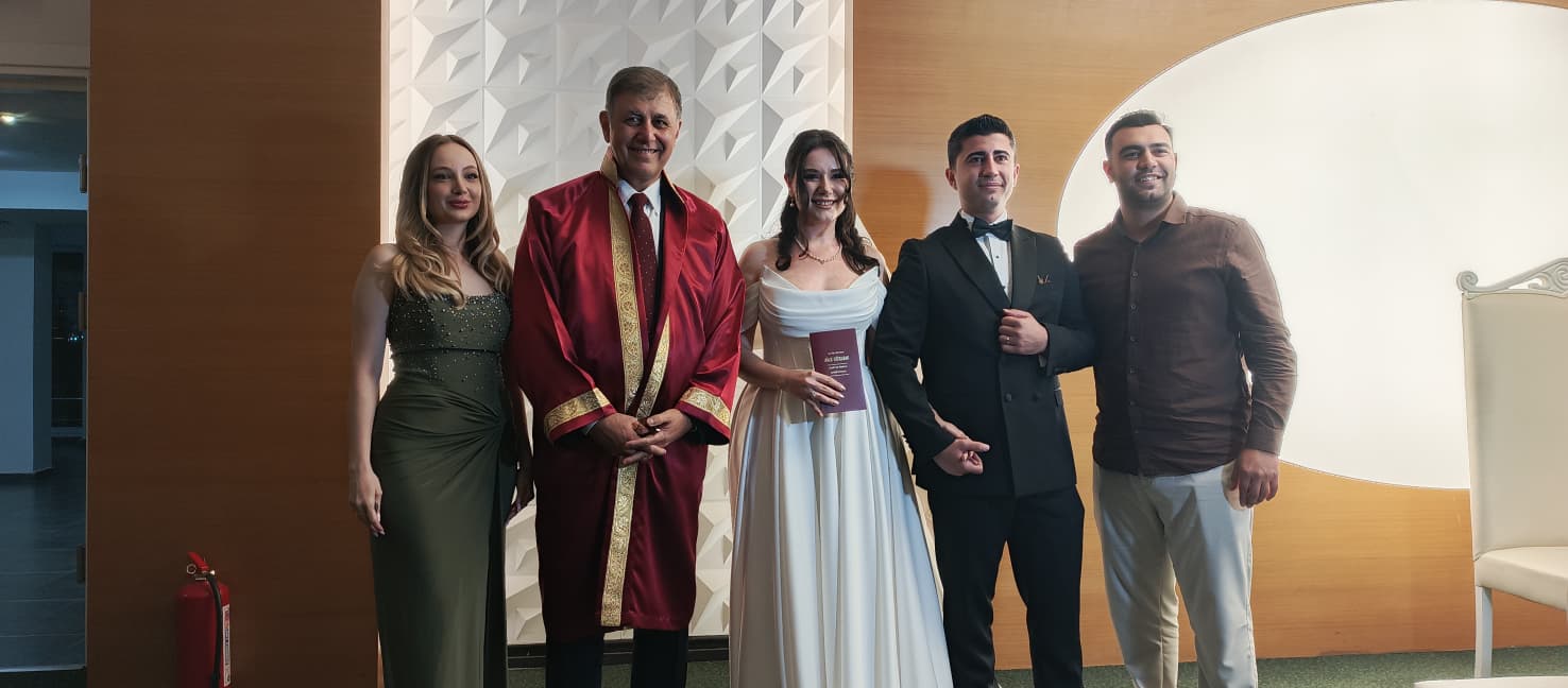 Karşıyaka’nın tanınan ailelerinden Kadri Altınkalp’in kızı Fulya Altınkalp ile Ömer