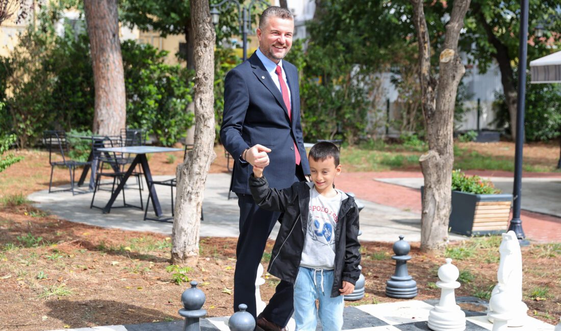 Buca Belediye Başkanı Görkem Duman, 1923 Göksu Kafe’yi kitap kafe