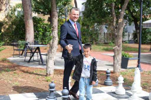 Buca Belediye Başkanı Görkem Duman, 1923 Göksu Kafe’yi kitap kafe
