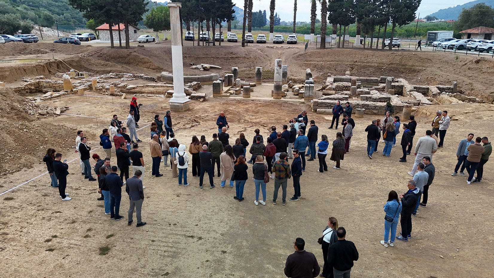 Humanis ve Saya Holding, Klaros Antik Kenti’nde düzenlediği etkinlikle hekimleri