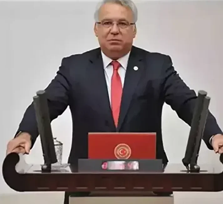 AK Parti İzmir eski milletvekili Hüseyin Kocabıyık, sosyal medya hesabından