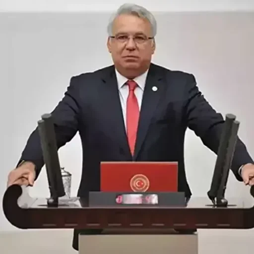 AK Parti İzmir eski milletvekili Hüseyin Kocabıyık, sosyal medya hesabından