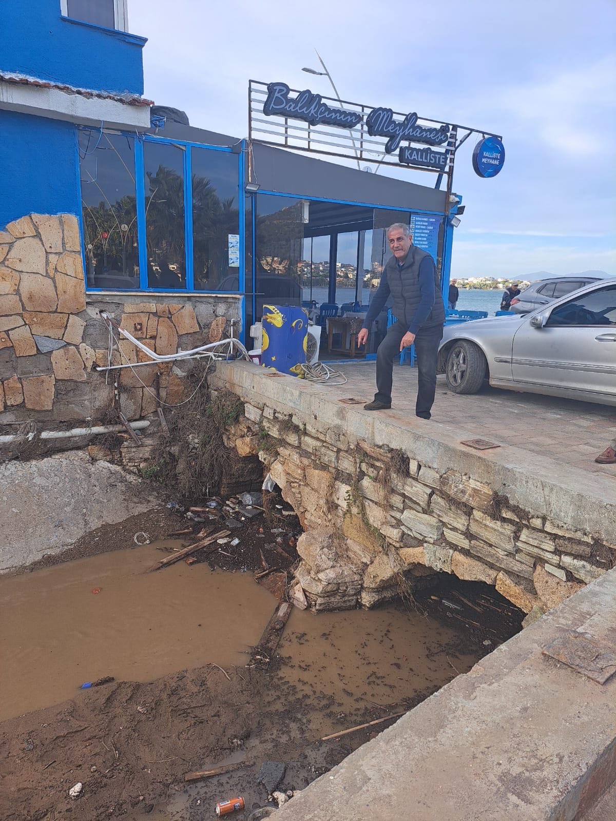 İYİ Parti İzmir Milletvekili Hüsmen Kırkpınar, Foça’da yaşanan sel felaketinin
