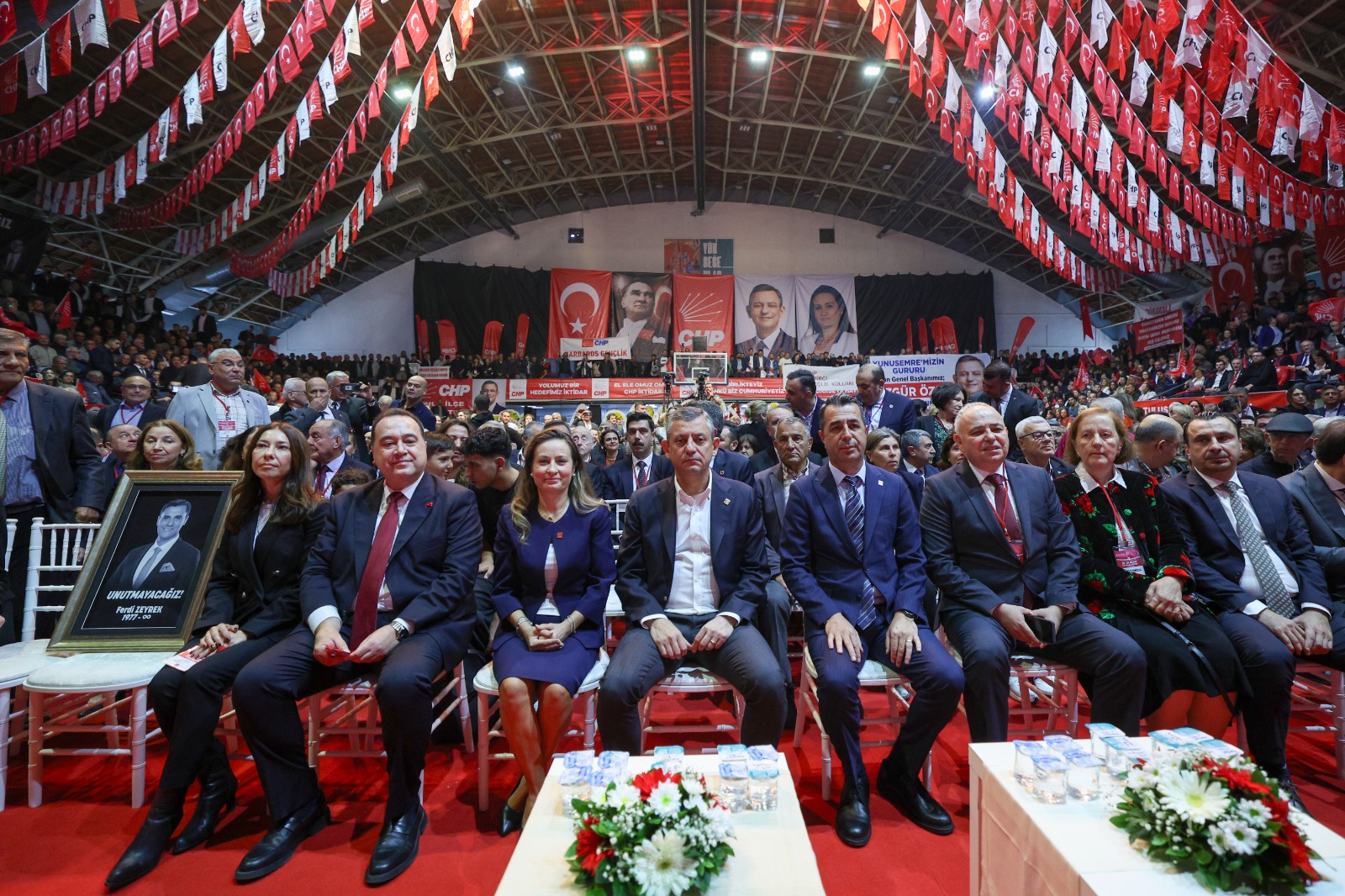 İlksen Özalper Yeniden CHP Manisa İl Başkanı Seçildi  Özgür Özel’den Birlik ve Değişim Mesajı