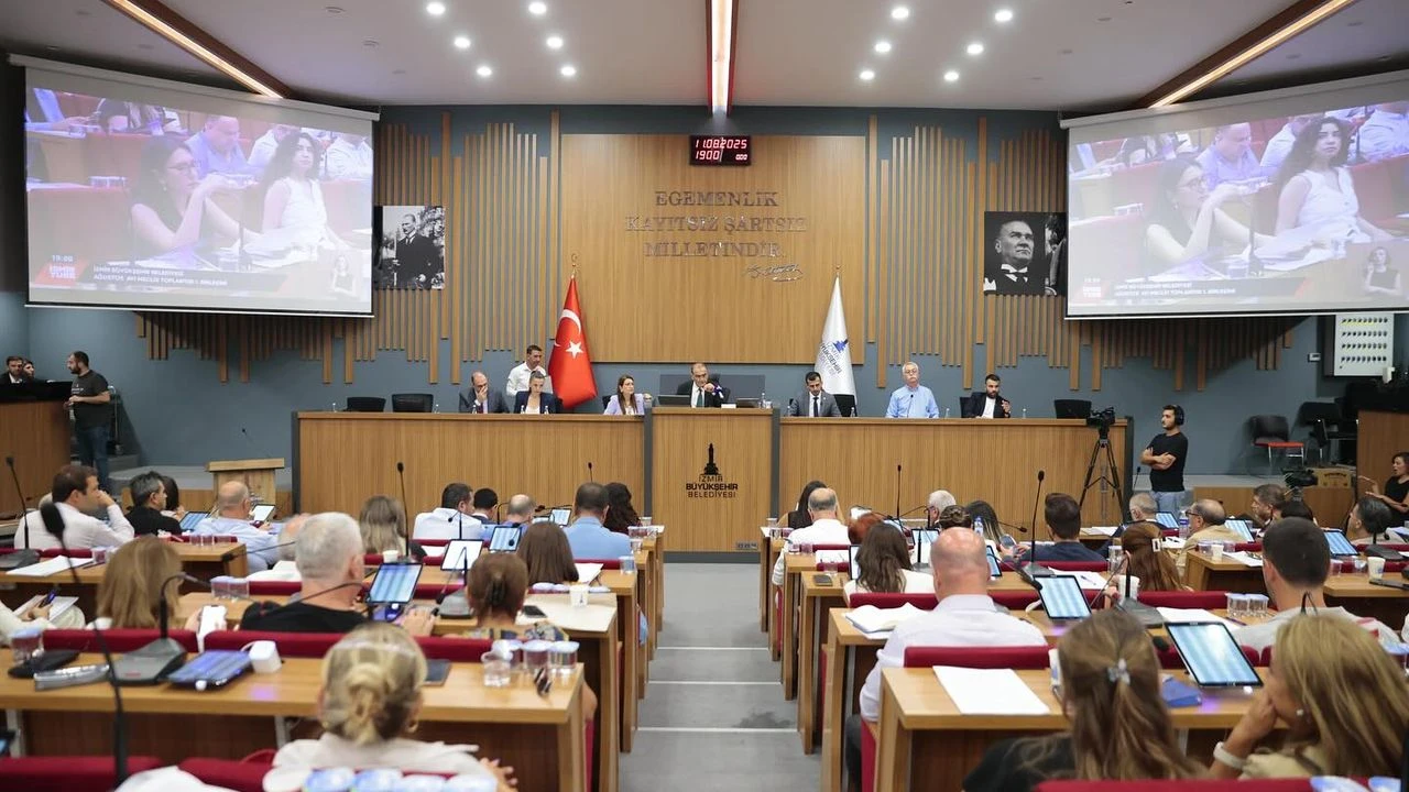İzmir Büyükşehir Belediyesi Meclisi’nde 1 milyar 250 milyon TL’lik borçlanma