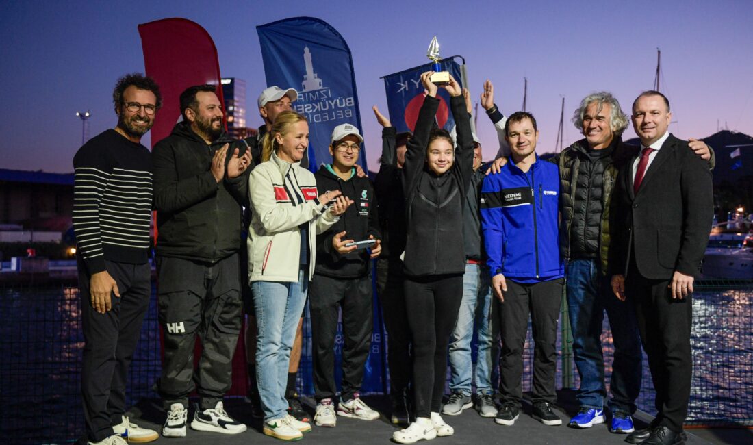 İzmir Körfezi’nde 102’nci Yıl Cumhuriyet Kupası Yat Yarışı tamamlandı. Renkli