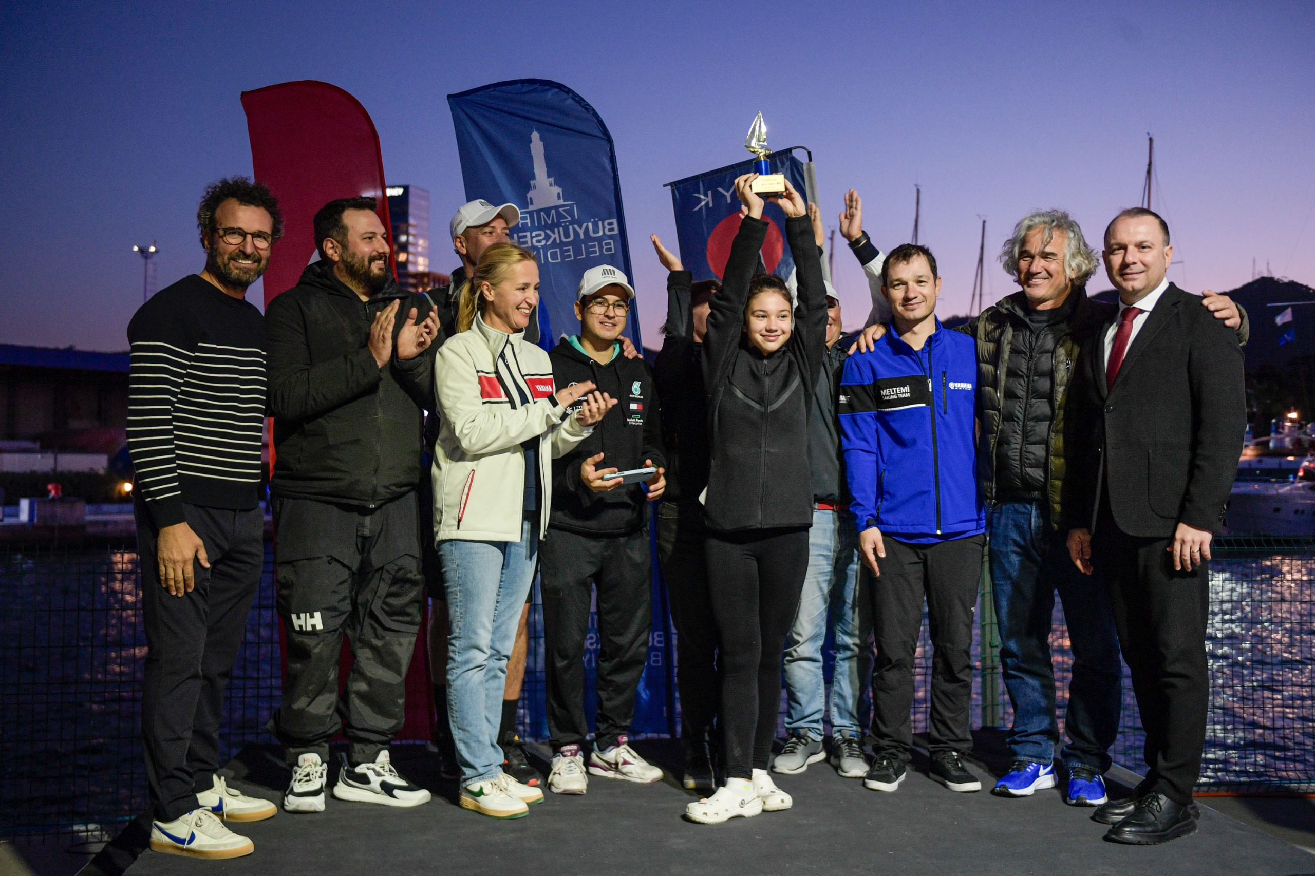 İzmir Körfezi’nde 102’nci Yıl Cumhuriyet Kupası Yat Yarışı tamamlandı. Renkli