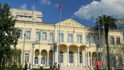 İzmir’in Foça ilçesi bugün sabah saatlerinde yoğun sağanak yağış etkisi