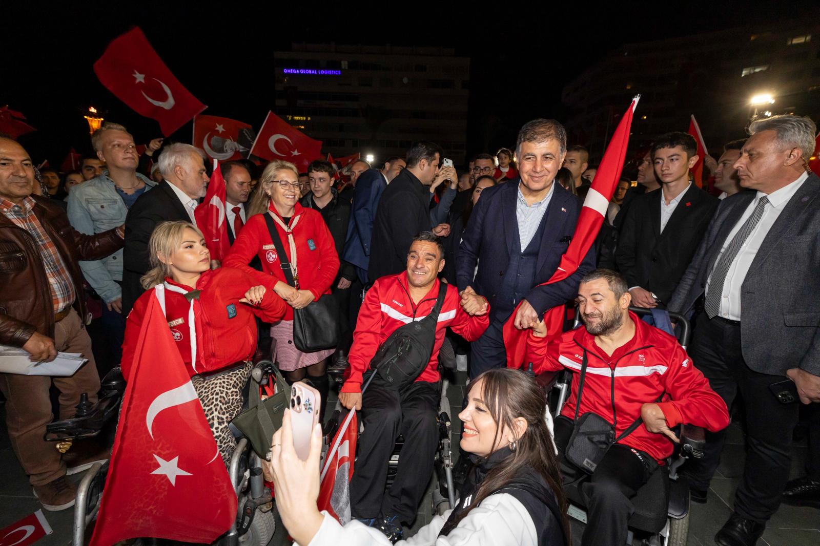 İzmir’de 102 Yıllık Cumhuriyet Coşkusu