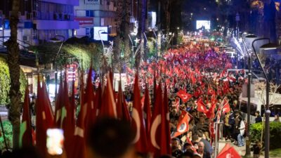 İzmir 29 Ekim’de büyük bir coşkuya sahne oldu. Başkan Cemil