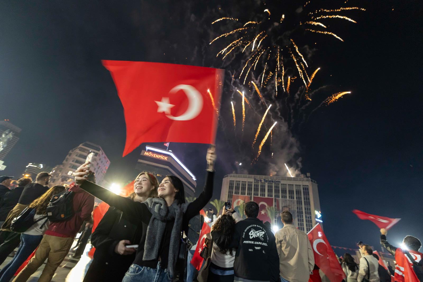 İzmir’de 102 Yıllık Cumhuriyet Coşkusu