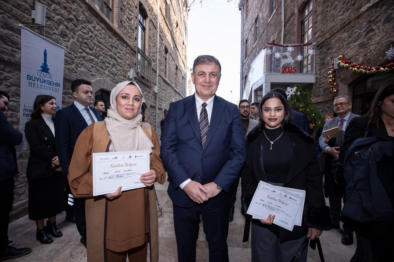 İzmir'de Kadınlar ve Gençler İş Buluyor UNDP İş Birliğiyle Meslek Fabrikası Patlaması