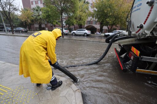 İzmir’de Sağanak Yağış Alarmı