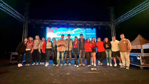 İzmirli Gençler Foça Kumburnu’nda Ücretsiz Kampta Buluştu