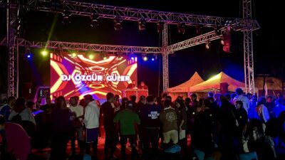 İzmir Büyükşehir Belediyesi ve Foça Belediyesi iş birliğiyle Kumburnu Plajı’nda