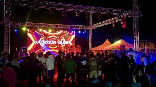 İzmir Büyükşehir Belediyesi ve Foça Belediyesi iş birliğiyle Kumburnu Plajı’nda