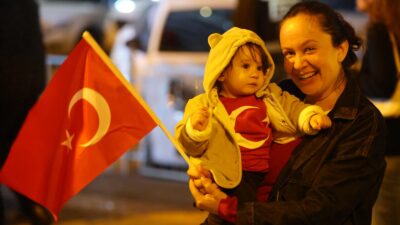 Karabağlar’da 29 Ekim Cumhuriyet Bayramı’nın 102. yılı kortej yürüyüşüyle kutlandı.