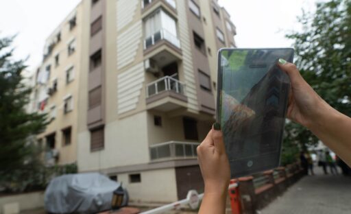 Karşıyaka’da Deprem Tarama Başladı: 27 Mahallede 22.500 Yapı İnceleniyor! Güçlendirme İçin 'Triyaj' Yöntemi Uygulanıyor