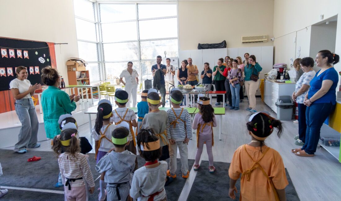 Karşıyakalı Öğrencilere Uluslararası Destek: Pi Gençlik Derneği İle İngilizce Köprüsü Kuruldu! Anaokulundan KARGEM’e Pratik Eğitim Başlıyor Karşıyaka Belediyesi, Pi Gençlik Derneği ile iş birliği yaparak Karşıyakalı