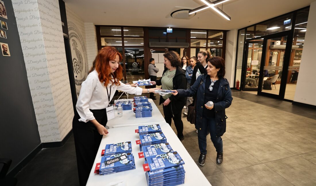 Denizli Büyükşehir Belediyesi, Cumhuriyet’in 102. yılında “Sessiz Okuma” etkinliğiyle kitapseverleri